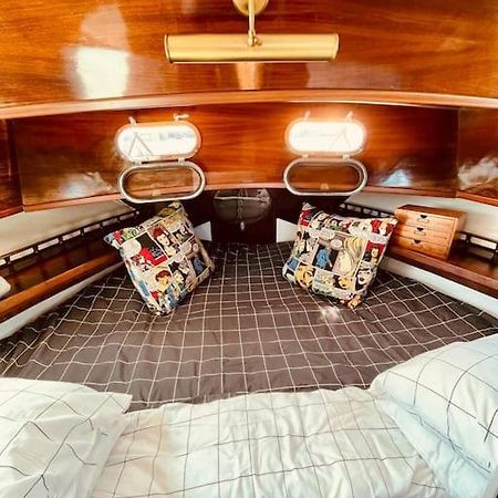 Отель Vintage Classic 70S Boat! Сан-Адриан-де-Бесос Экстерьер фото