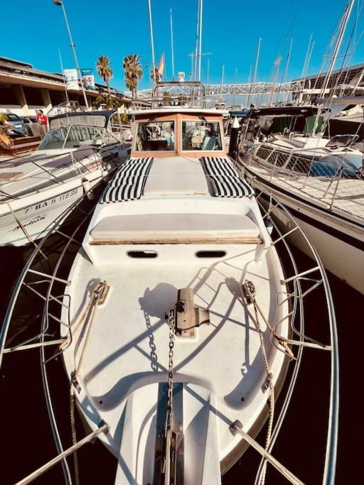 Отель Vintage Classic 70S Boat! Сан-Адриан-де-Бесос Экстерьер фото